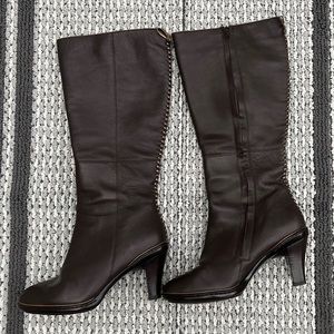 Sofft Brown Leather Boot size 8.5 with back lacing detail. Xlnt pre-owned cond.